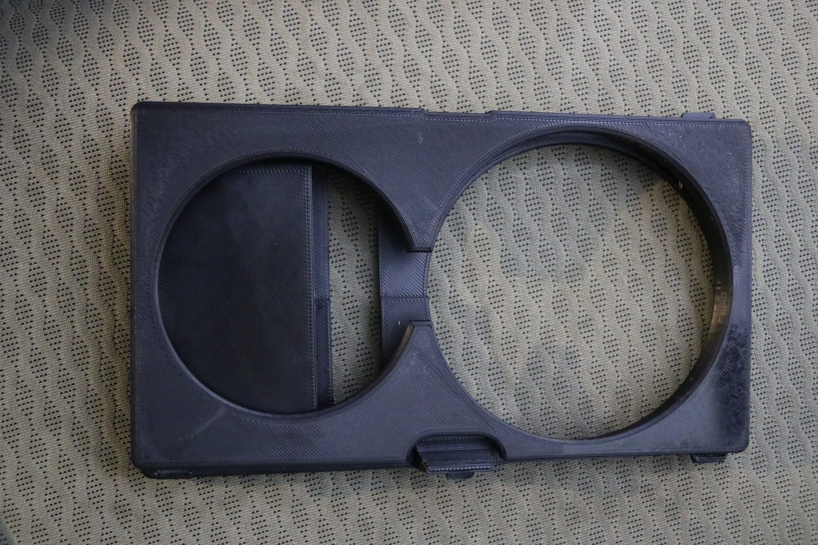 Cup holder insert in vehicle